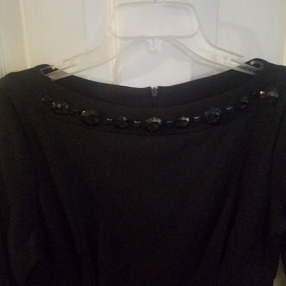 Sophisticated black dress - Picture 4 of 6